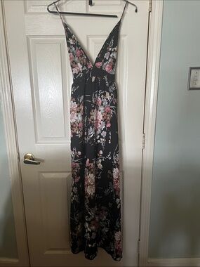 Black Floral V-Neck Maxi Dress